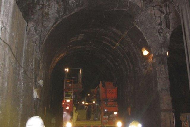 La Presse - 21 oct. 2011 - Tunnel du mont Royal: l'Agence dit étudier des solutions | Bruno Bisson | Montréal